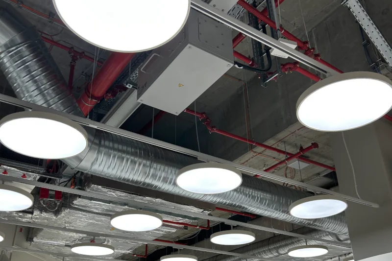 Ventilationsinstallation i Selected-butik i Westfield Hamburg udført af Ulbjerg VVS