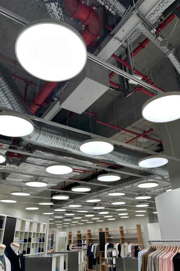 Ventilationsinstallation i Selected-butik i Westfield Hamburg udført af Ulbjerg VVS